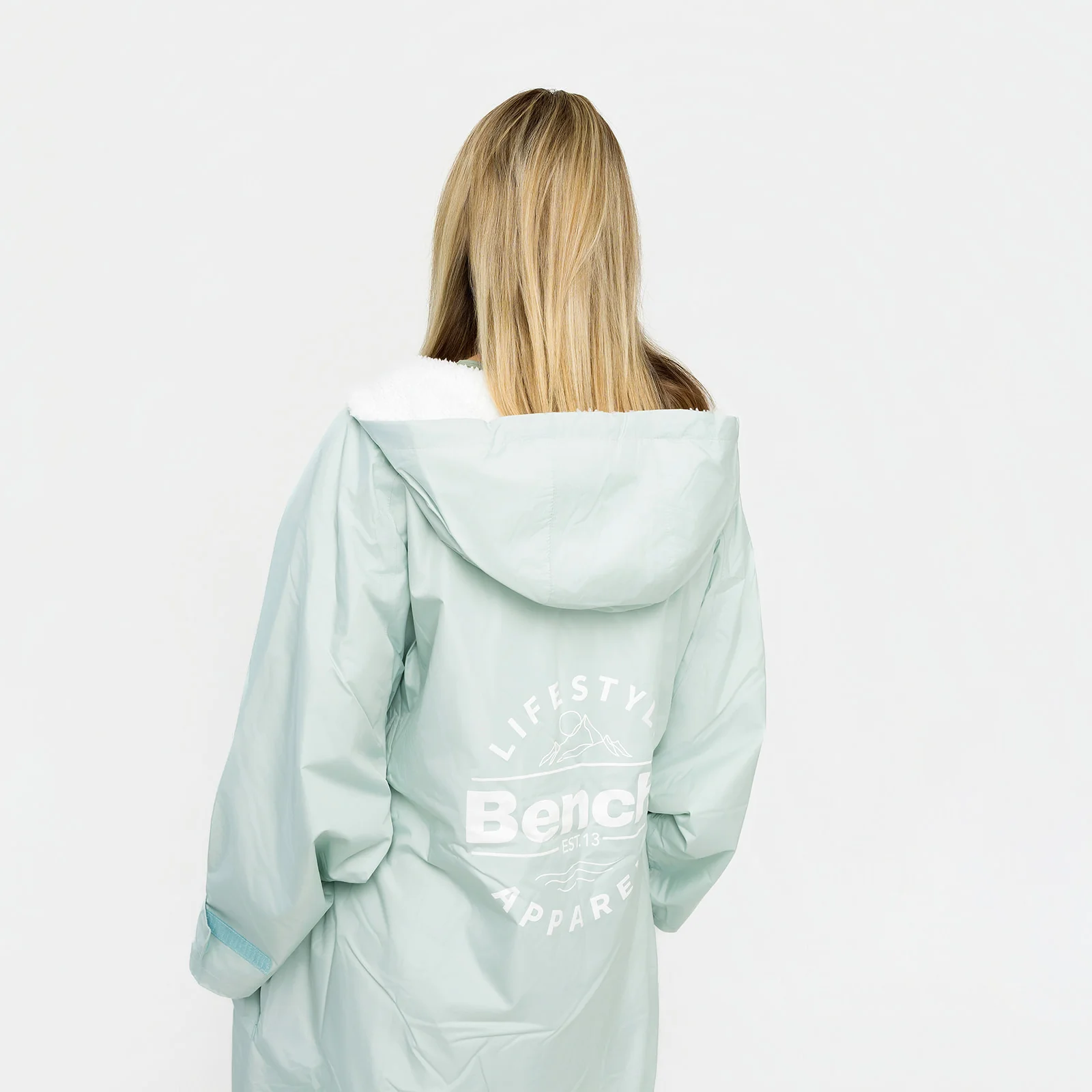 Bench Leacy Waterproof Changing Robe - Image 12