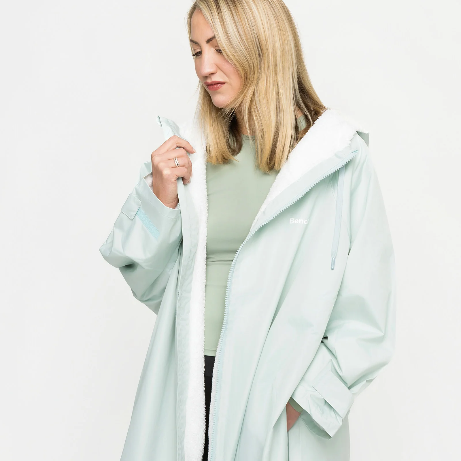 Bench Leacy Waterproof Changing Robe - Image 16