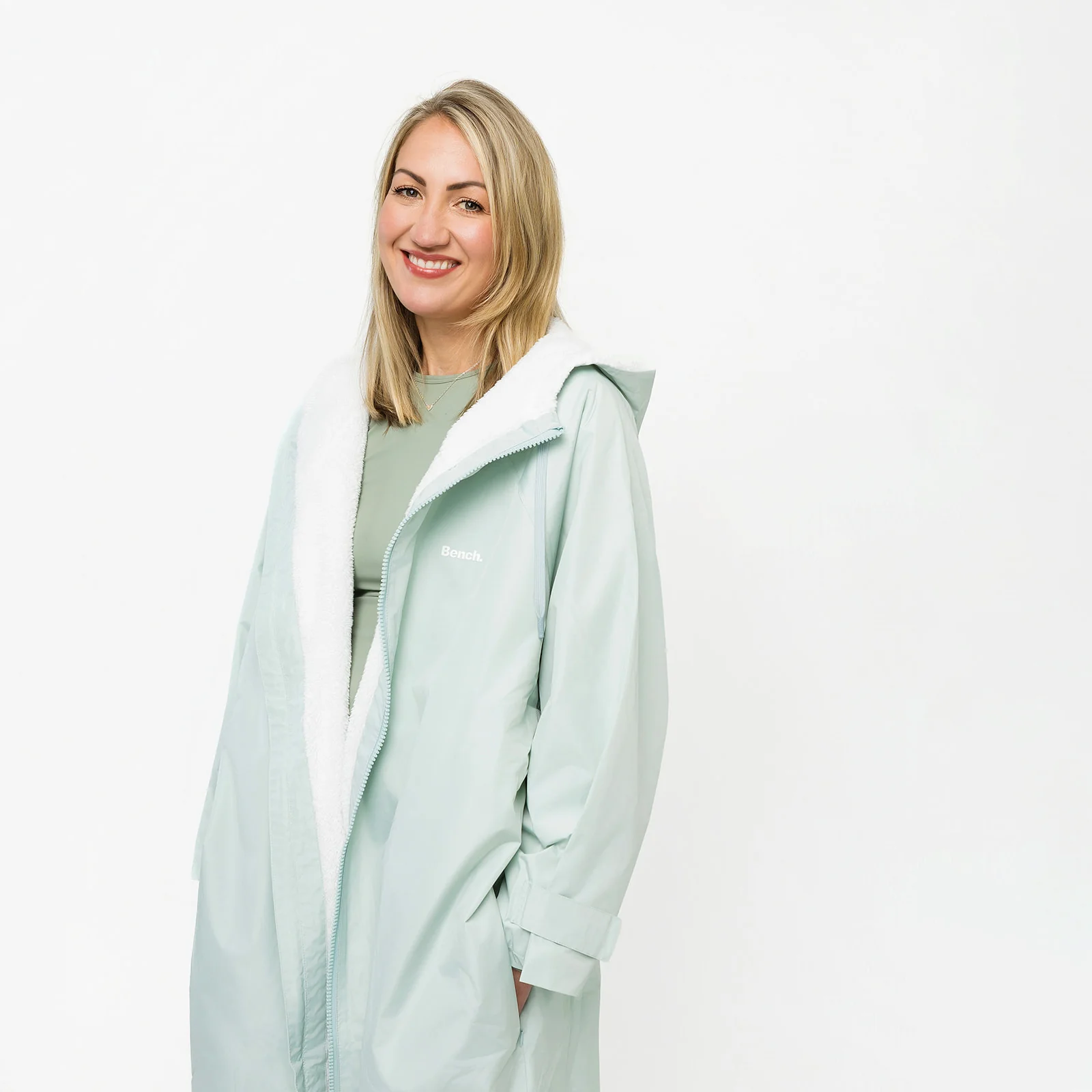 Bench Leacy Waterproof Changing Robe - Image 18