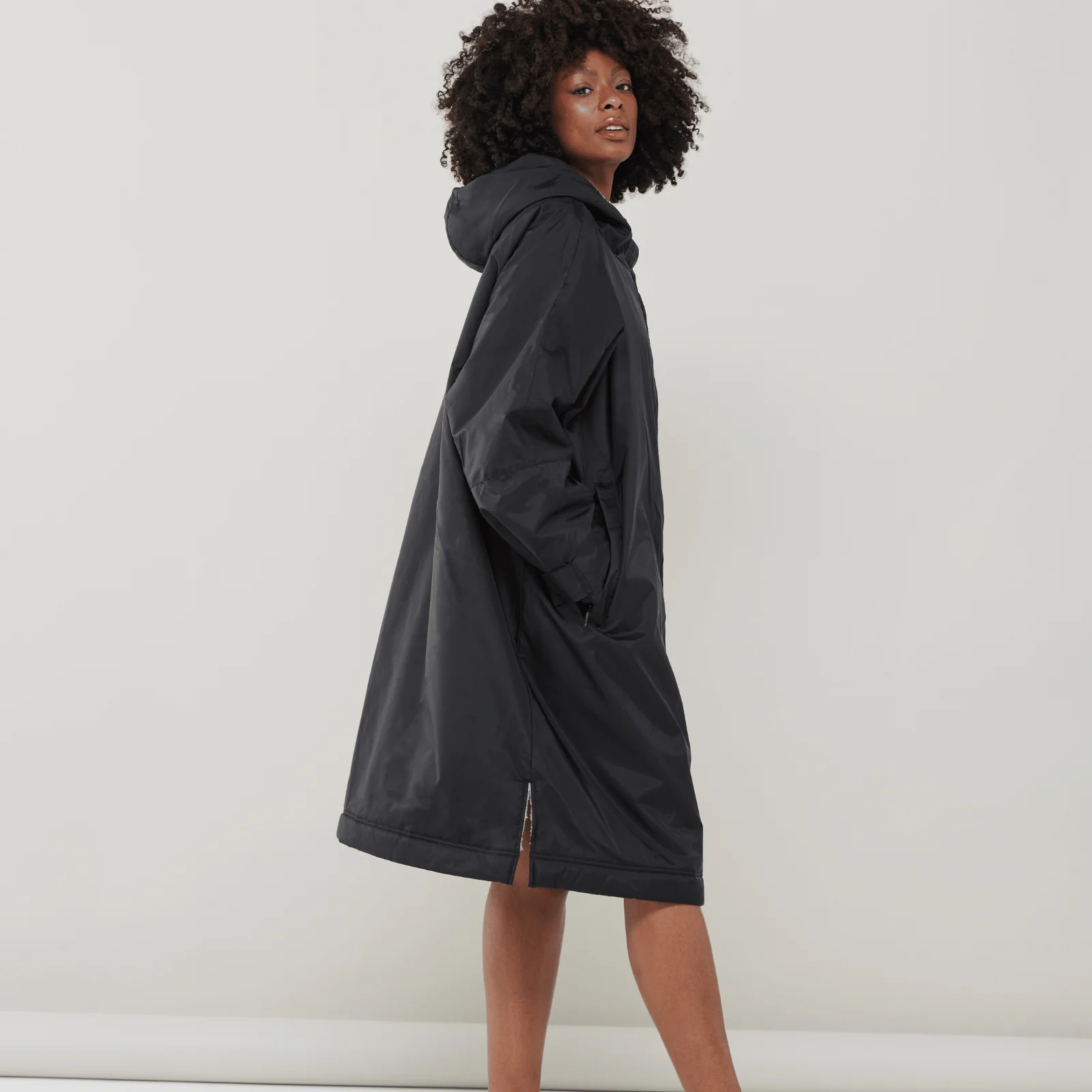 Finden + Hales Mens Waterproof Printable Changing Robe - Image 20