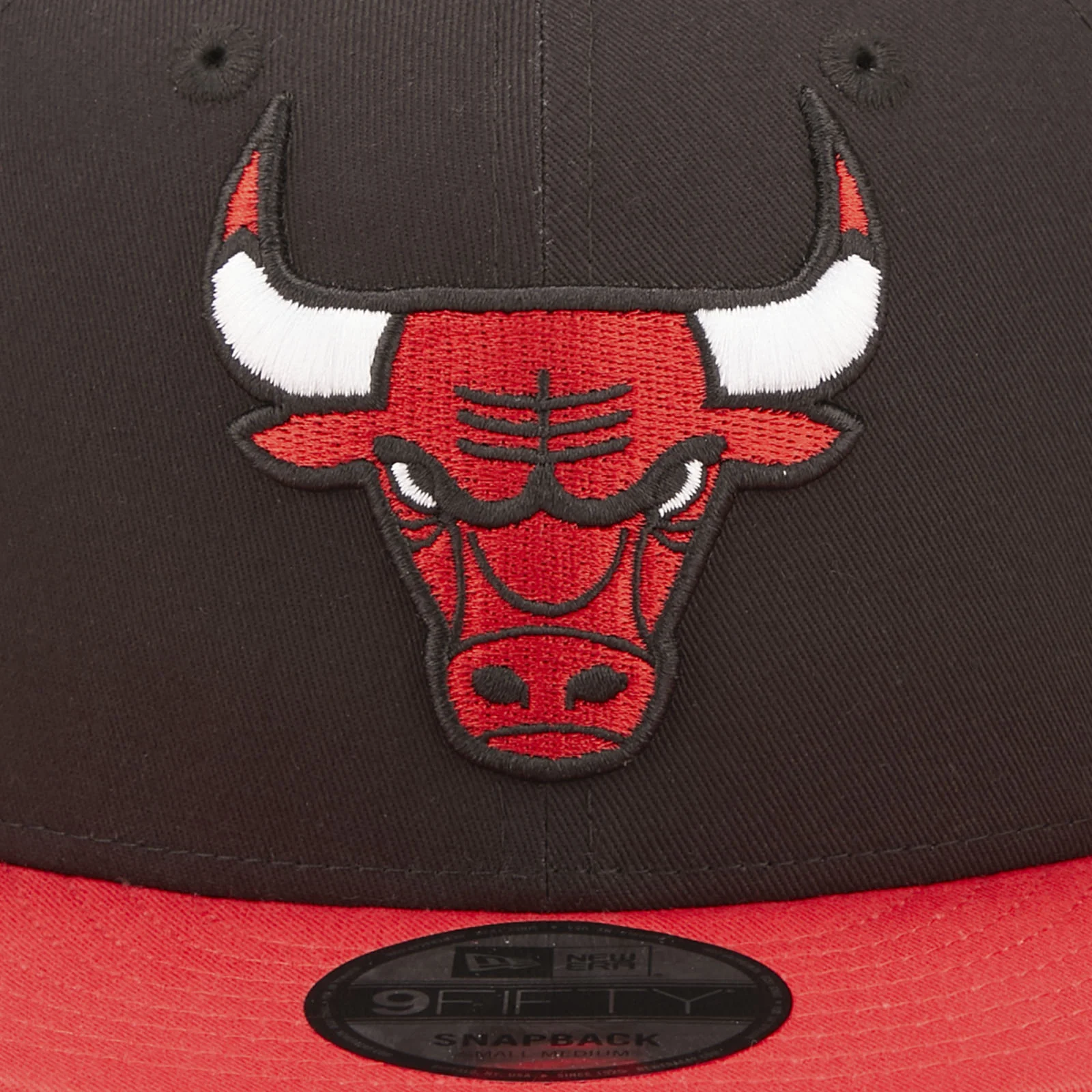 New Era Chicago Bulls Team Patch Snapback 9FIFTY Cap  - Black - Image 7