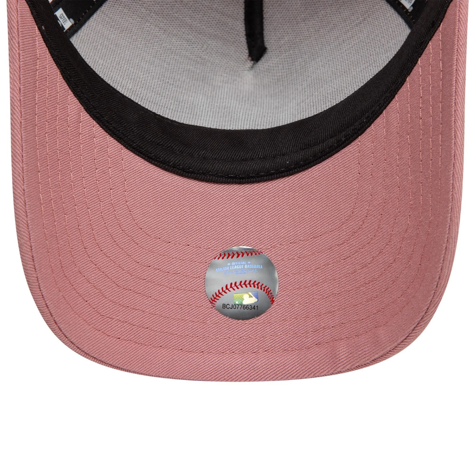 New Era Kids New York Yankees 9FORTY League Essential Trucker Cap - Image 5