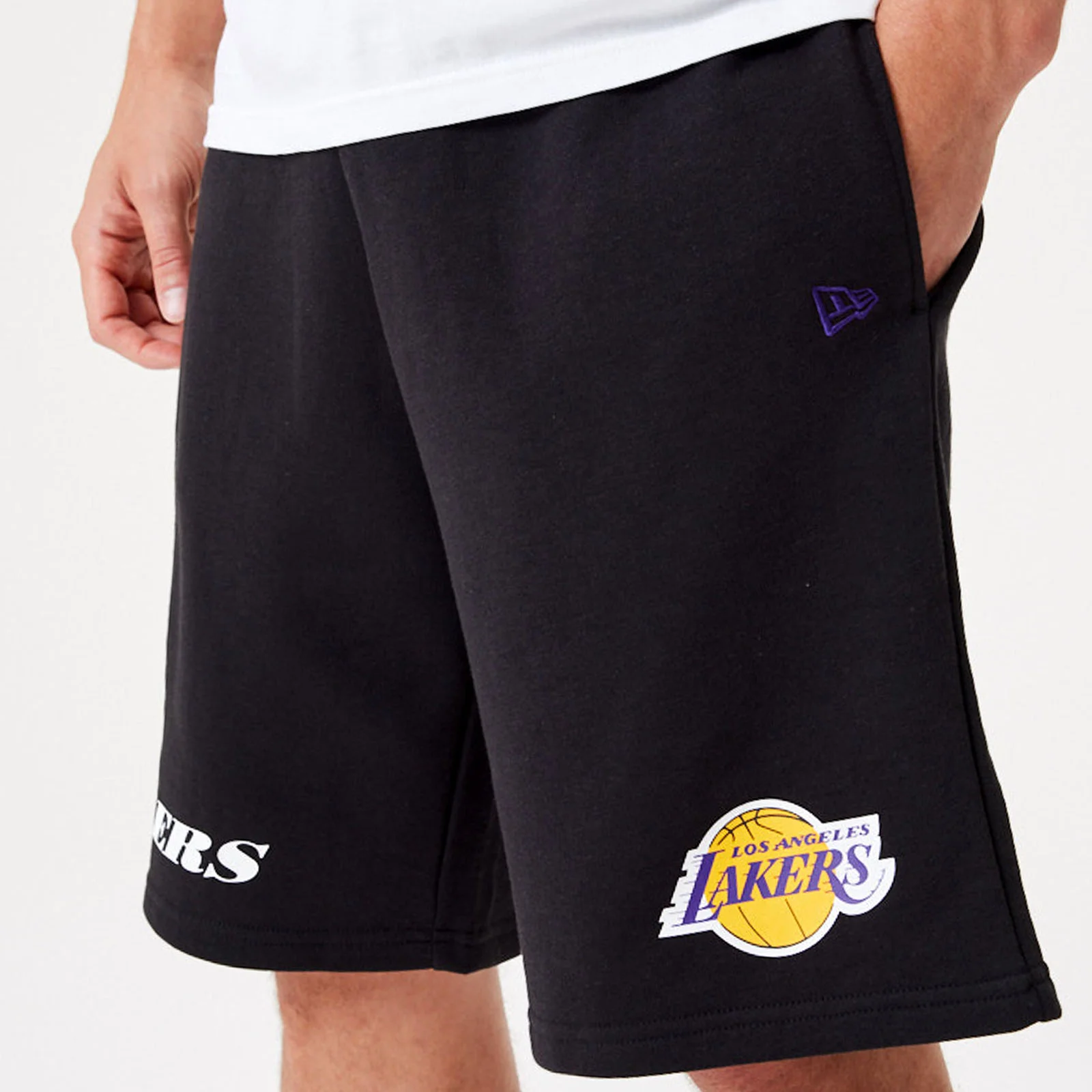 New Era Los Angeles Lakers Wordmark Oversized Sweatshorts - Black - Image 4