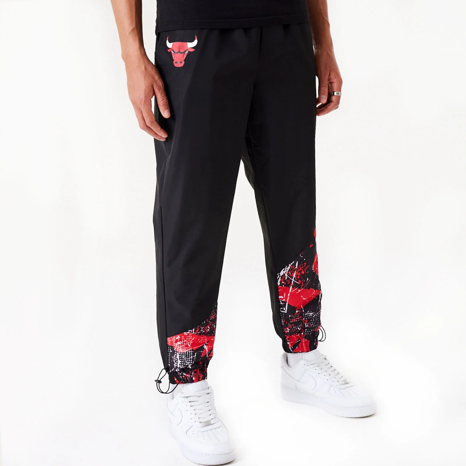 New Era Mens Chicago Bulls All Over Pattern Panel Joggers - Black - Image 3