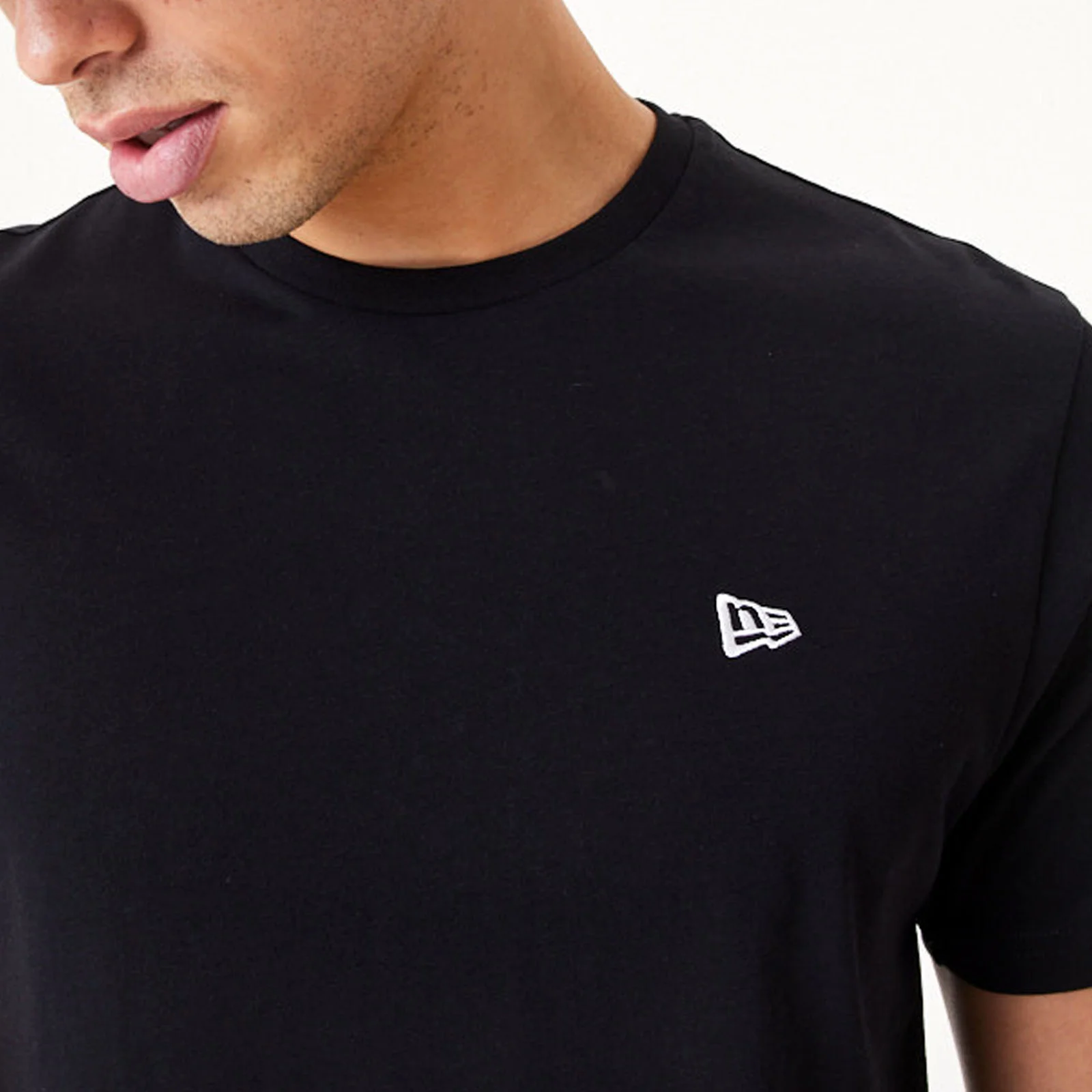 New Era Mens Essentials Short Sleeve T-Shirt - Black - Image 3