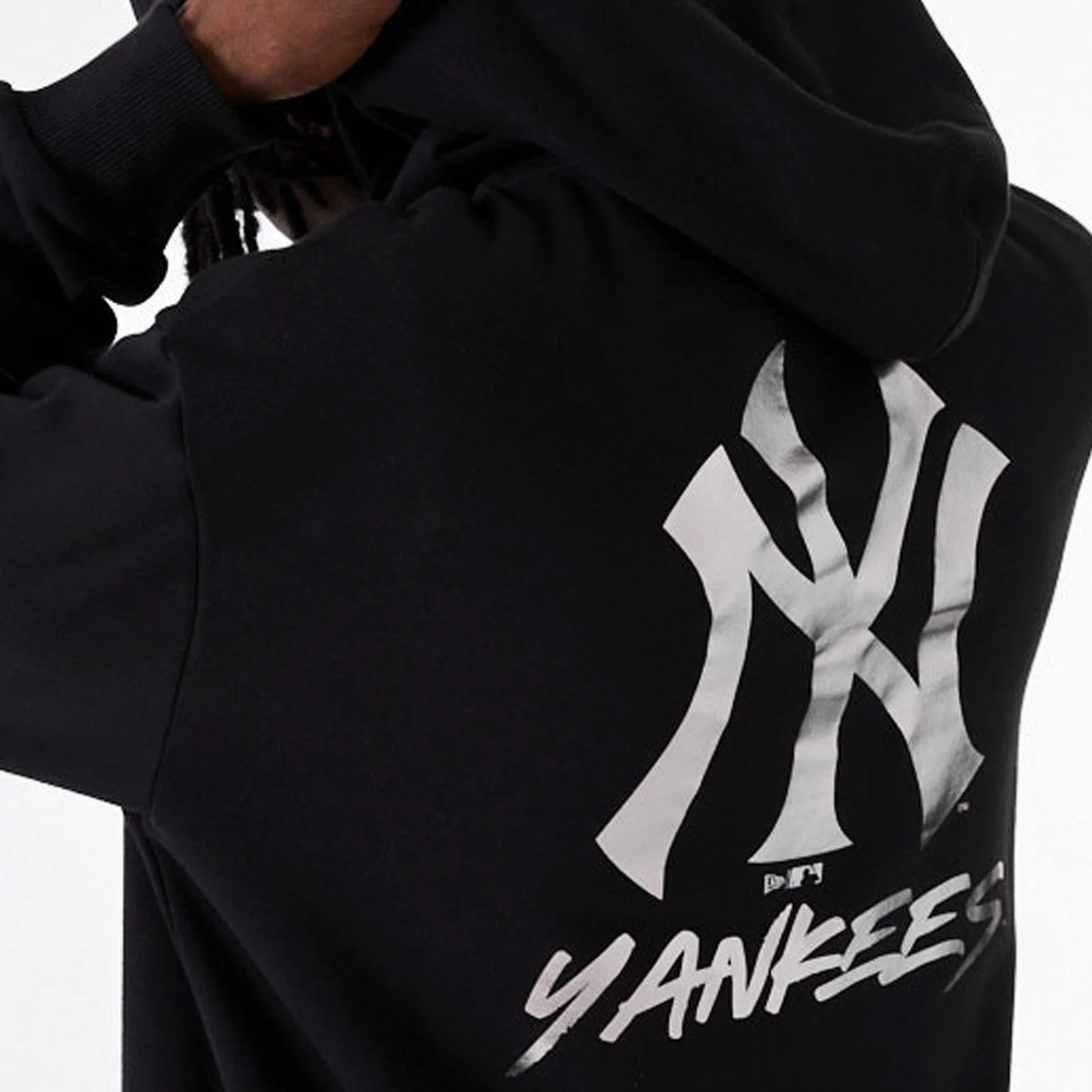 New Era Mens New York Yankees MLB Oversized Team Logo Hoodie - Black/Silver - Image 3