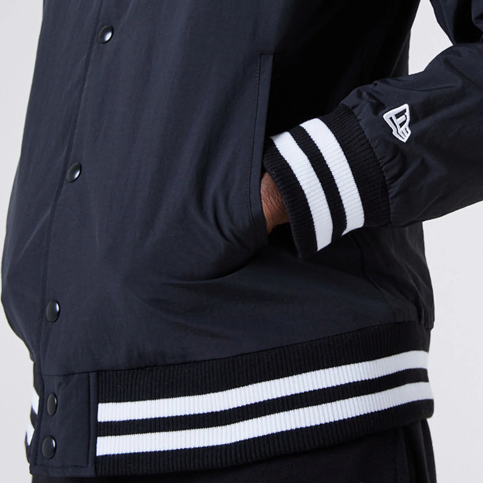 New Era Mens New York Yankees MLB Team Logo Bomber Jacket - Black - Image 4