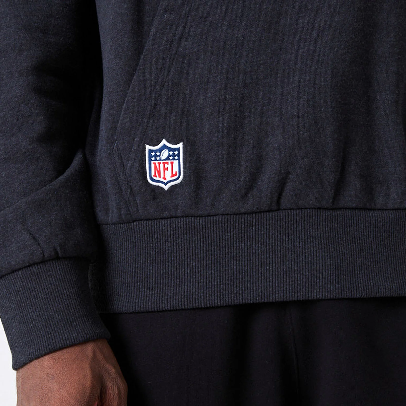 New Era Mens Tampa Bay Buccaneers NFL Team Logo Hoodie - Dark Grey - Image 5