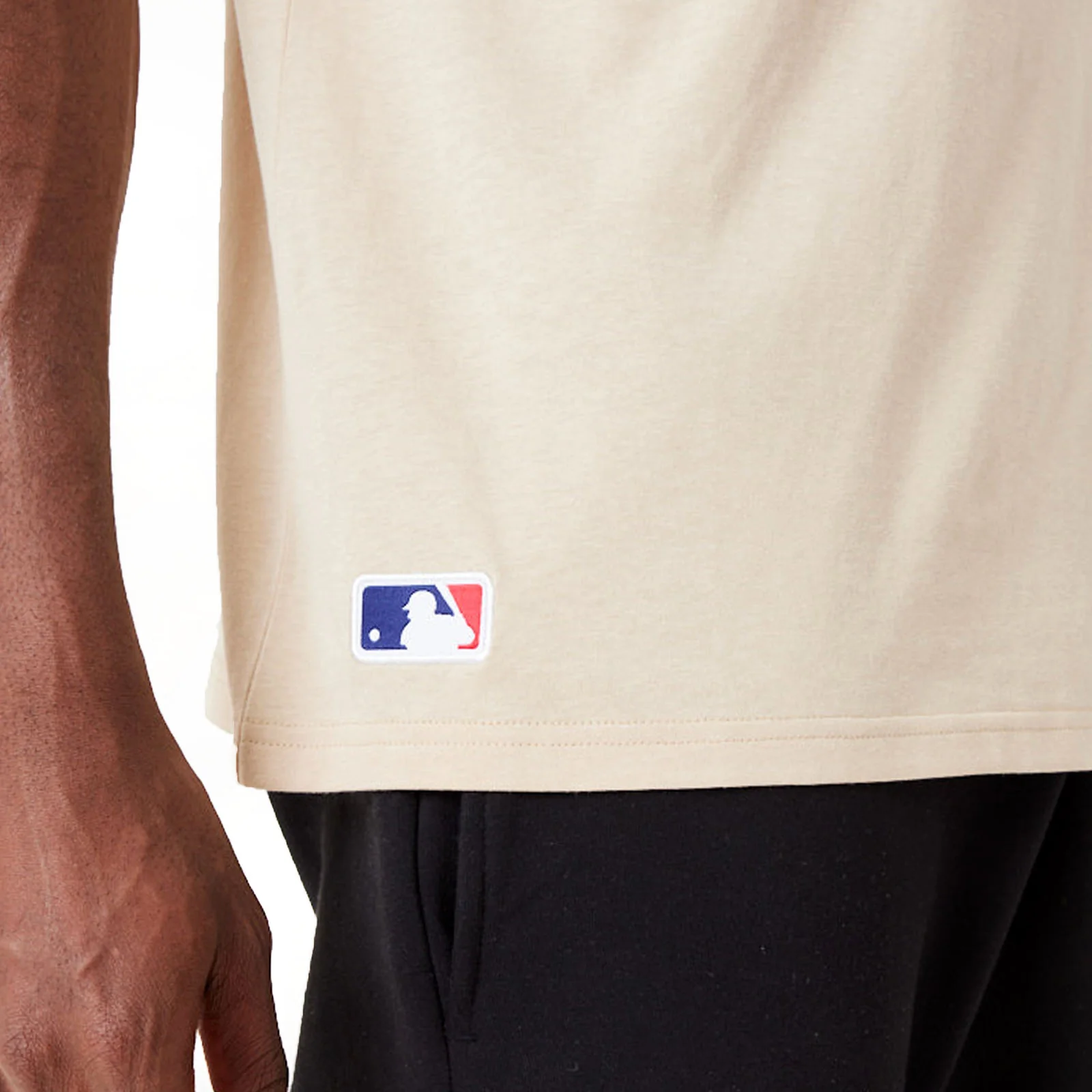 New Era New York Yankees League Essentials Oversized T-Shirt - Light Beige - Image 4
