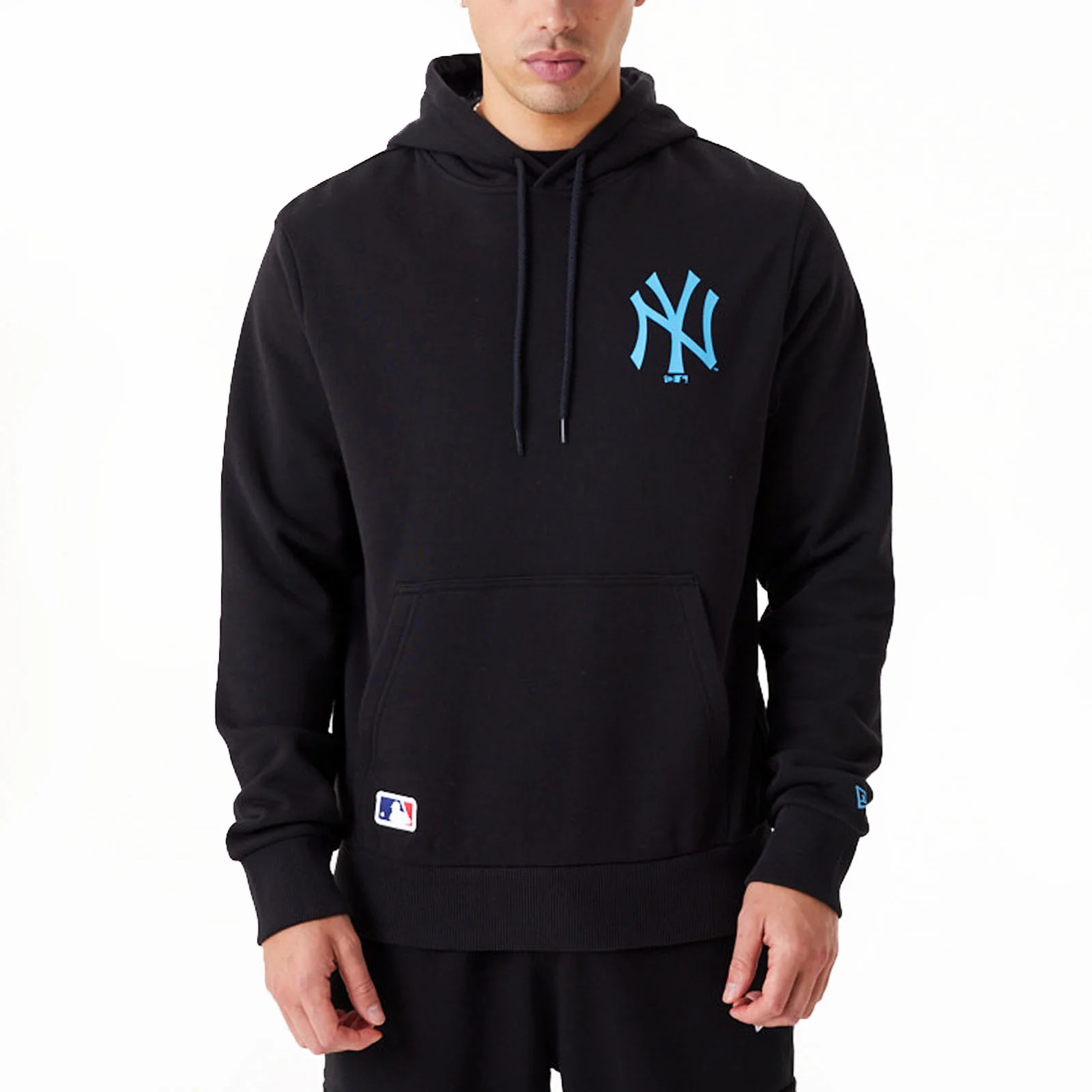 New Era New York Yankees League Essentials Pullover Hoodie - Black - Image 2