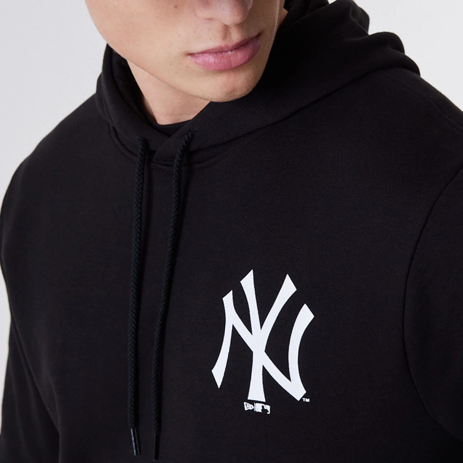 New Era New York Yankees MLB Essentials Hoodie - Black - Image 3