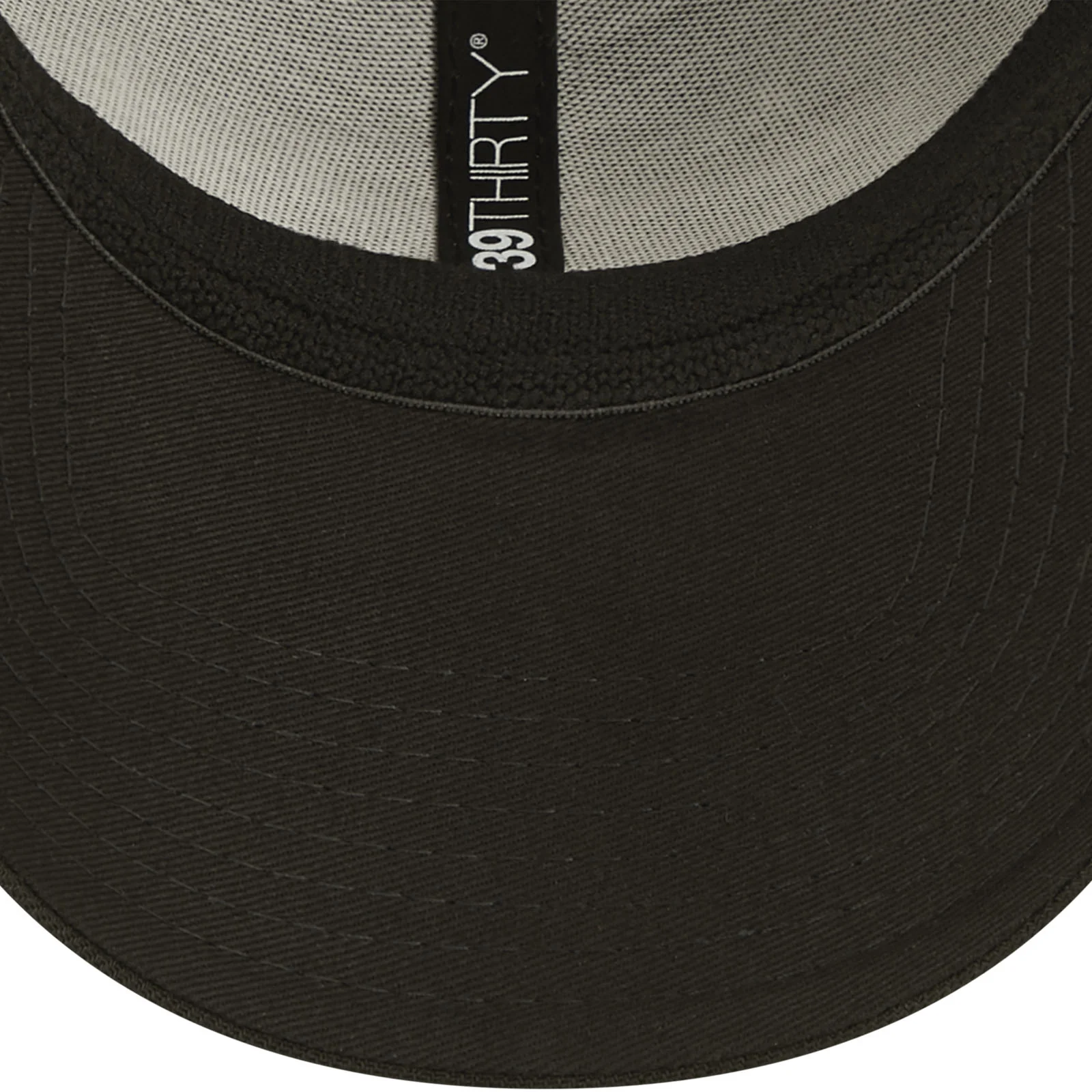 New Era Tampa Bay Buccaneers NFL 39THIRTY Sideline 2022 Baseball Cap - Black - Image 7