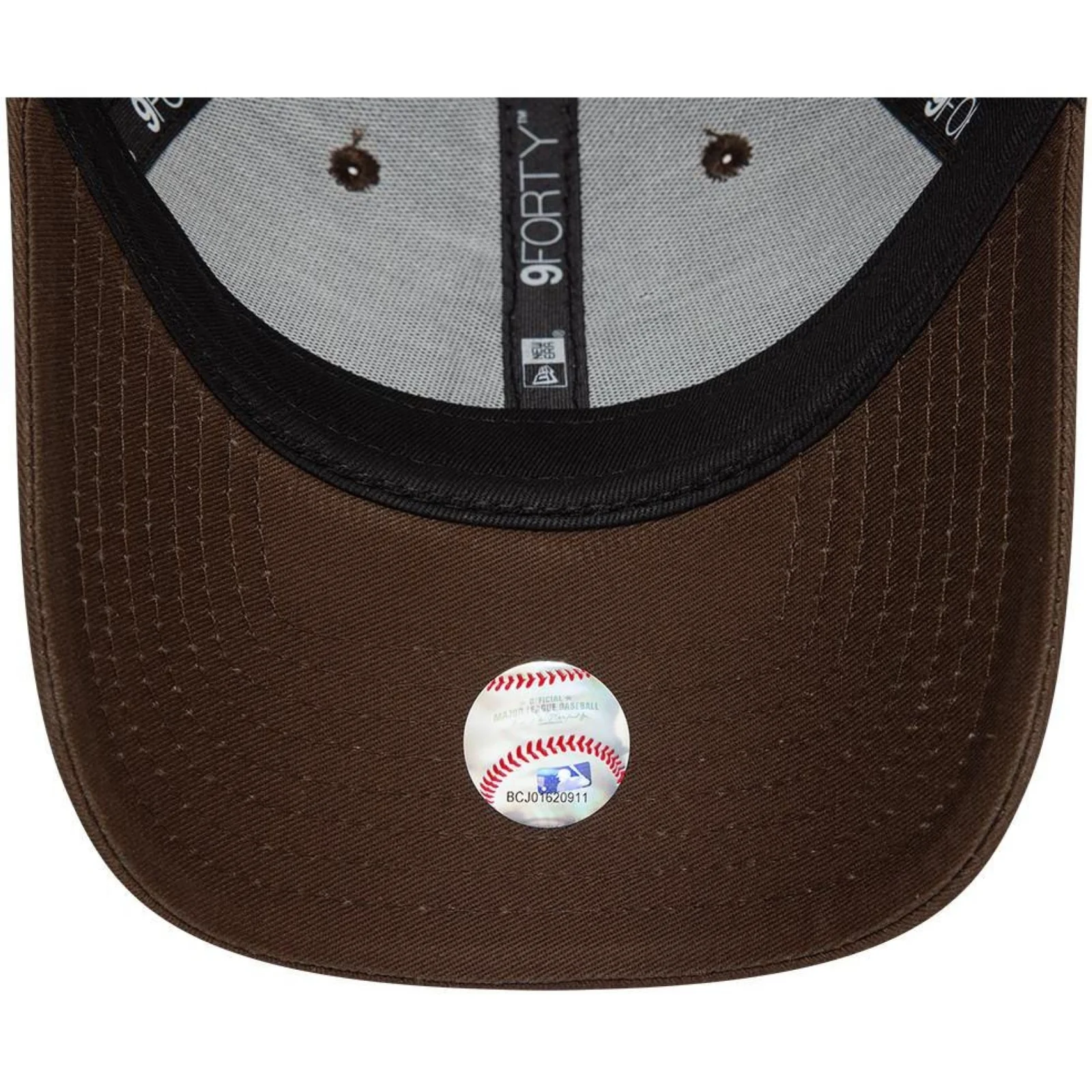 New Era Womens 9FORTY New York Yankees Baseball Cap - Dark Brown - Image 5
