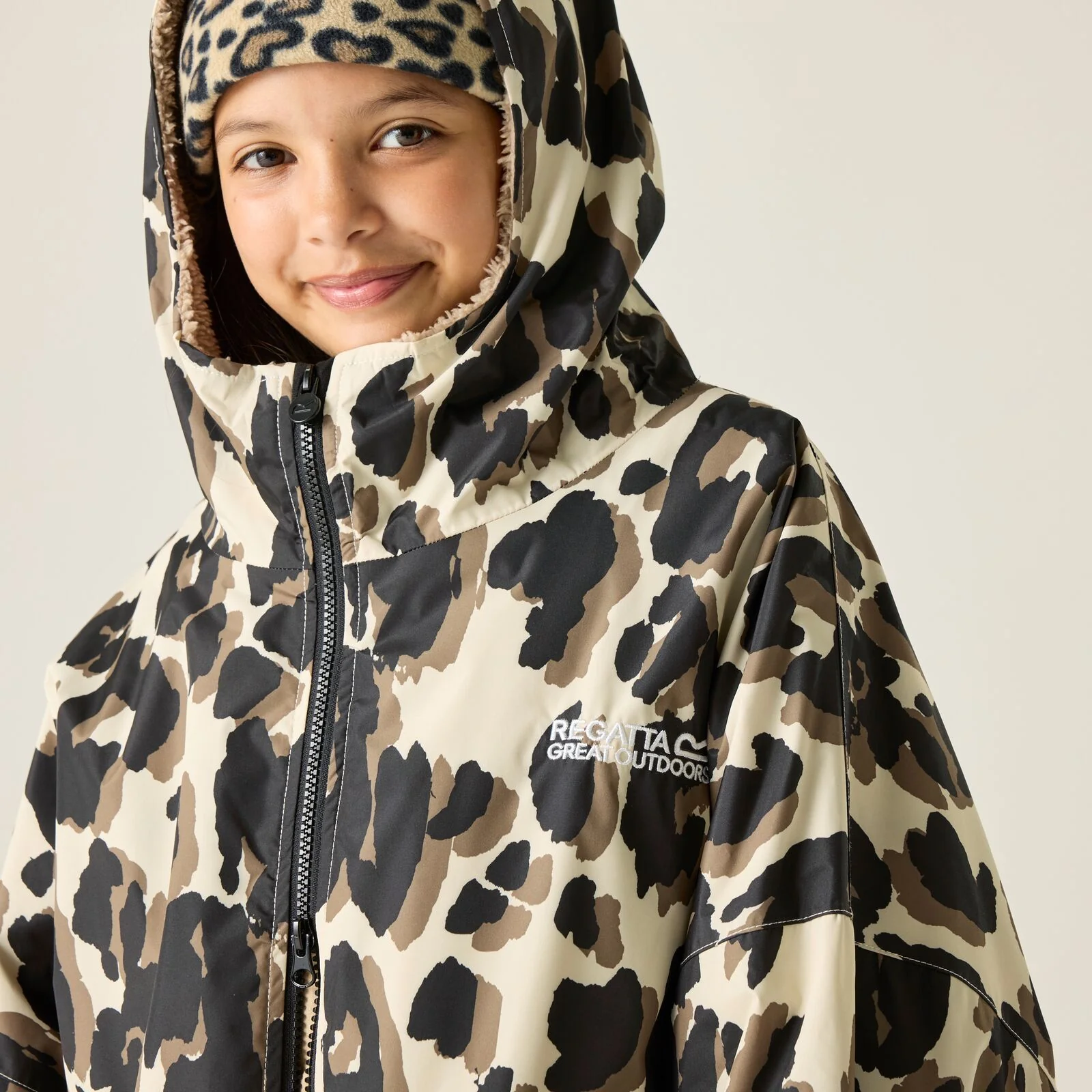 Regatta Kids Spirit Of Adventure Waterproof Changing Robe - Image 118