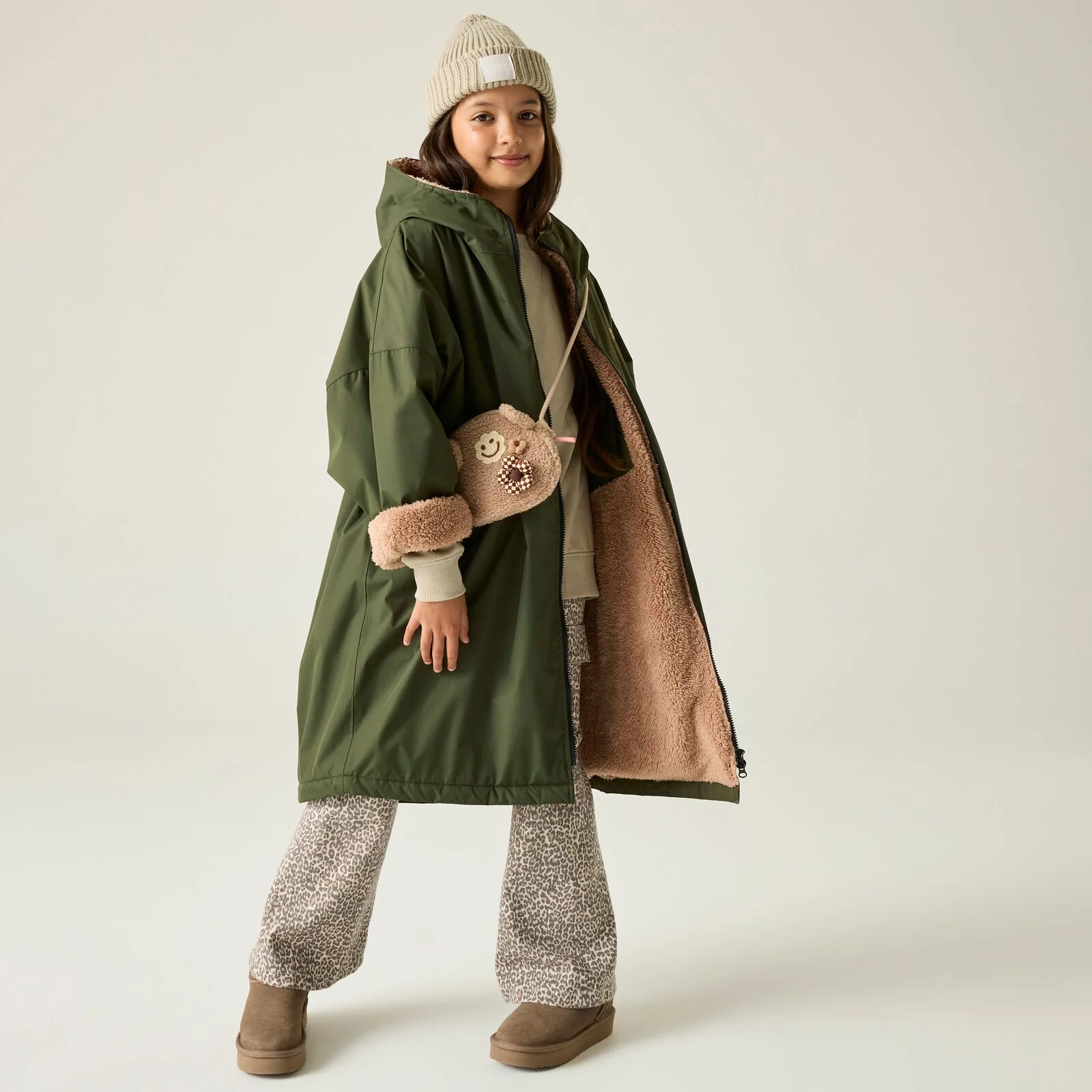 Regatta Kids Spirit Of Adventure Waterproof Changing Robe - Image 44