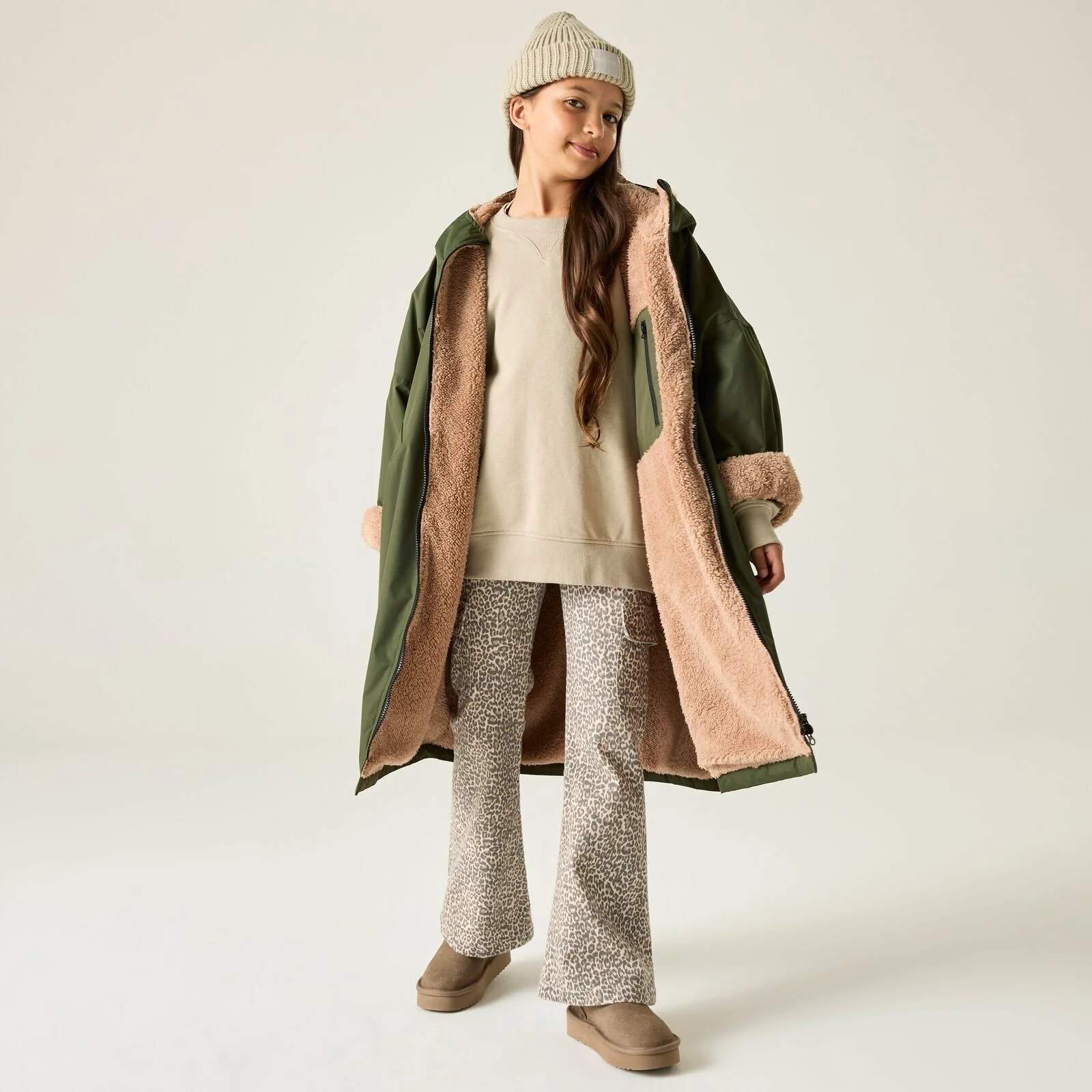 Regatta Kids Spirit Of Adventure Waterproof Changing Robe - Image 94
