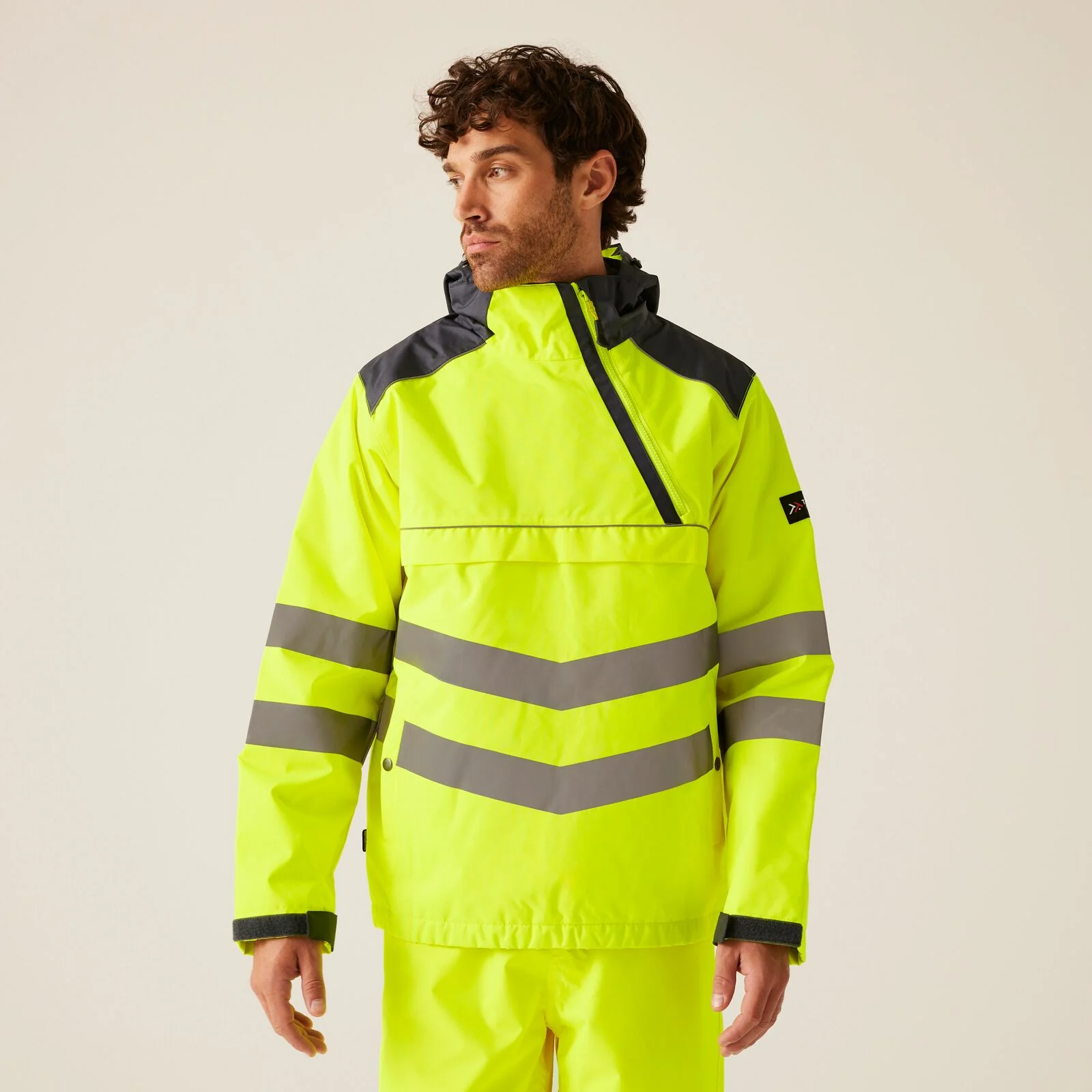Regatta Professional Mens Hi-VIS Tactical Windbreaker - Image 3