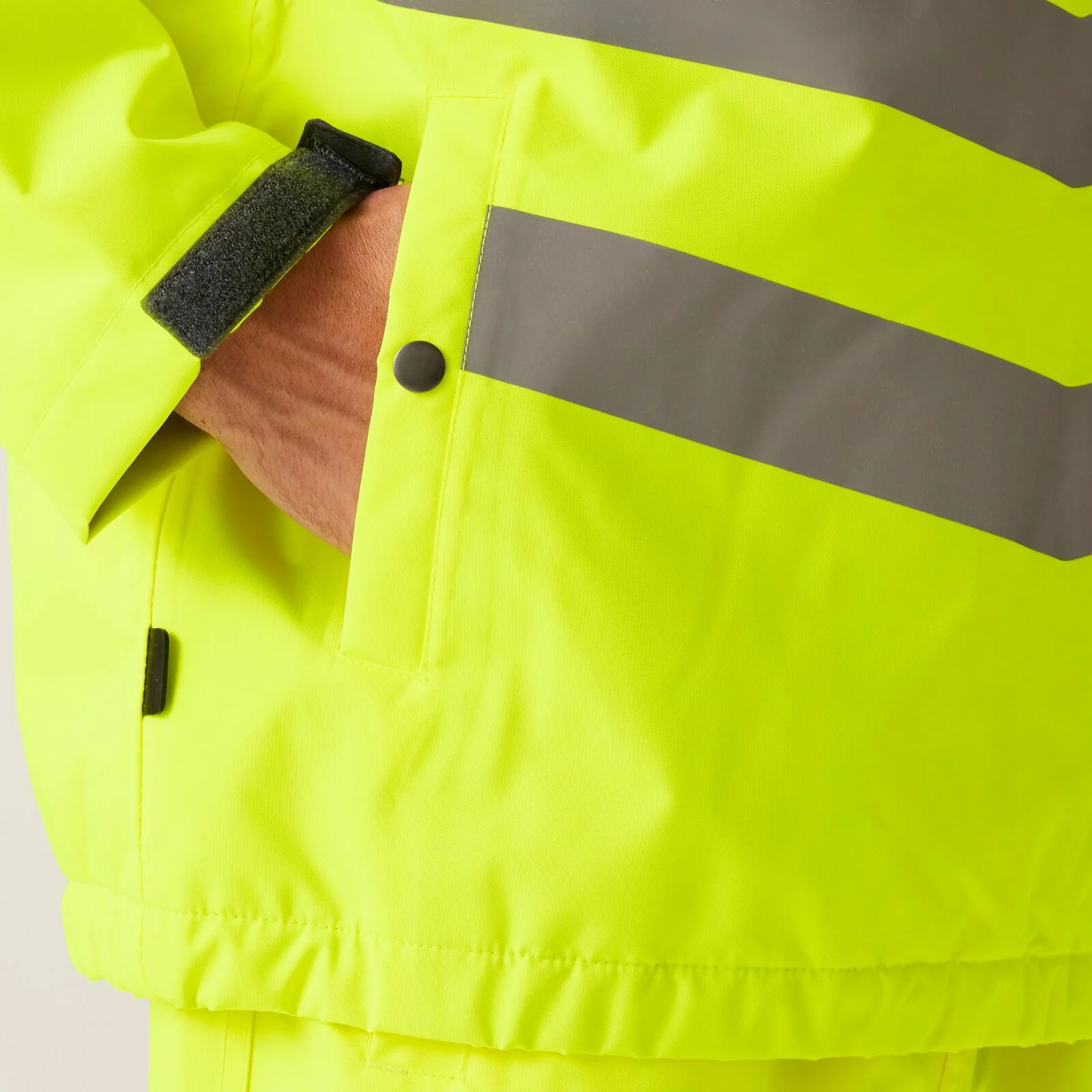 Regatta Professional Mens Hi-VIS Tactical Windbreaker - Image 9