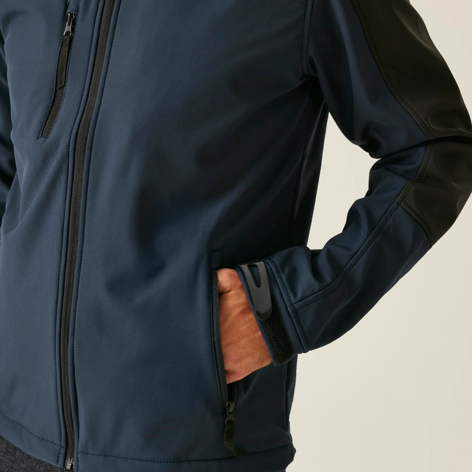 Regatta Professional Mens Hydroforce 3 Layer Membrane Softshell Jacket - Image 15