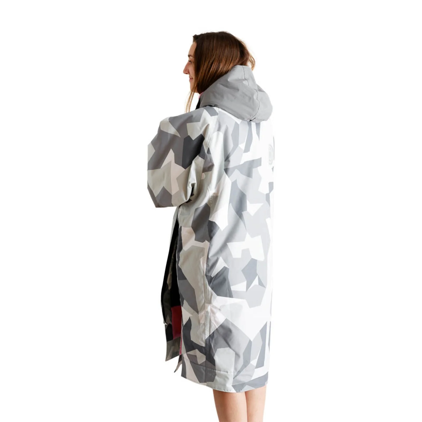 White Water Unisex Hard Shell Waterproof Changing Robe - Image 15